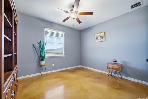 5476 County Road 427 Stockdale TX 78160