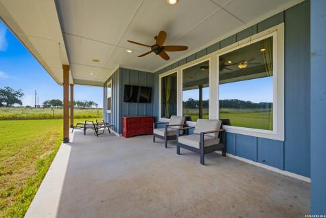 5476 County Road 427 Stockdale TX 78160
