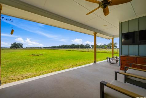 5476 County Road 427 Stockdale TX 78160