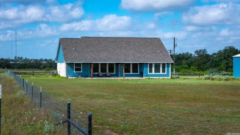 5476 County Road 427 Stockdale TX 78160