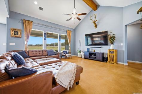 5476 County Road 427 Stockdale TX 78160