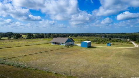 5476 County Road 427 Stockdale TX 78160