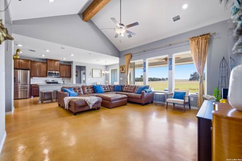 5476 County Road 427 Stockdale TX 78160