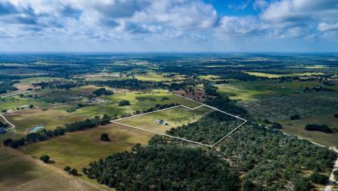 5476 County Road 427 Stockdale TX 78160