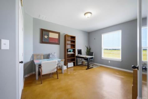 5476 County Road 427 Stockdale TX 78160