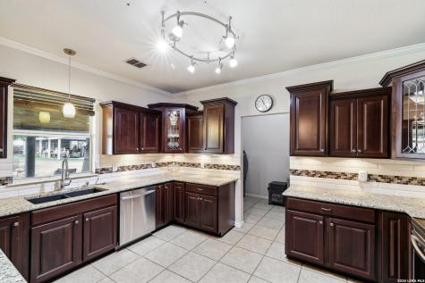 9942 Hunters Pond San Antonio TX 78224