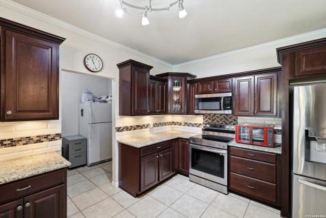 9942 Hunters Pond San Antonio TX 78224