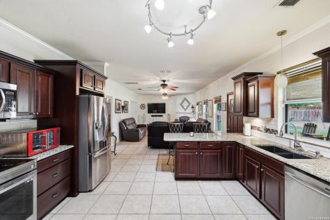 9942 Hunters Pond San Antonio TX 78224