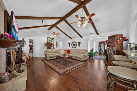 8703 Golden Point Windcrest TX 78239