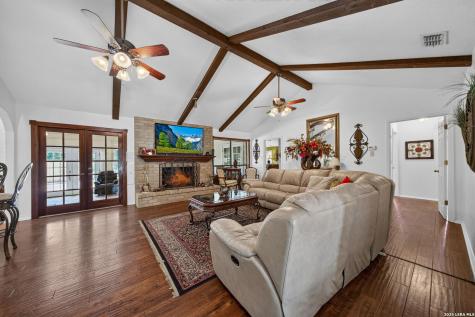 8703 Golden Point Windcrest TX 78239