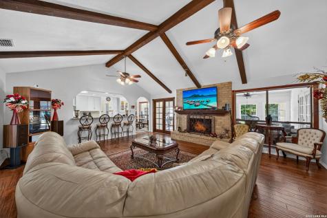 8703 Golden Point Windcrest TX 78239