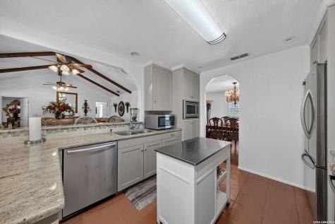 8703 Golden Point Windcrest TX 78239