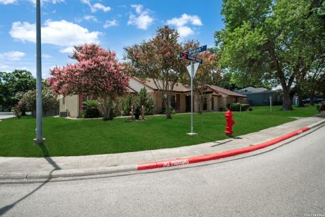 8703 Golden Point Windcrest TX 78239