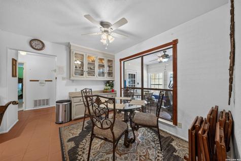 8703 Golden Point Windcrest TX 78239