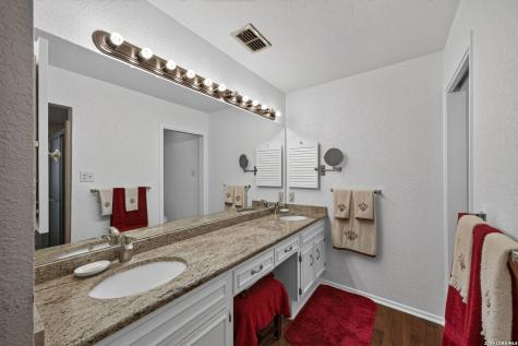 8703 Golden Point Windcrest TX 78239