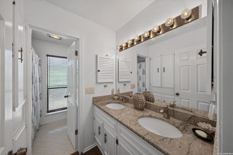 8703 Golden Point Windcrest TX 78239