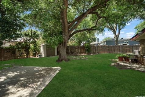 8703 Golden Point Windcrest TX 78239
