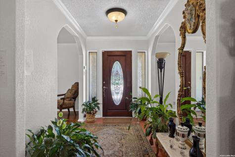 8703 Golden Point Windcrest TX 78239