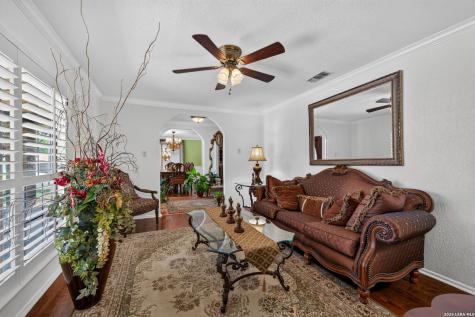 8703 Golden Point Windcrest TX 78239