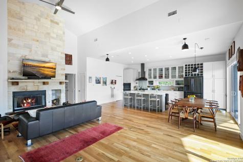 797 Glendale Road Spicewood TX 78669
