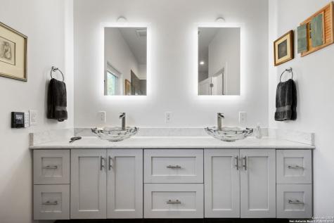 797 Glendale Road Spicewood TX 78669