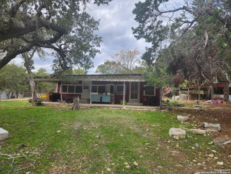 172 Sunny Lane Lakehills TX 78063