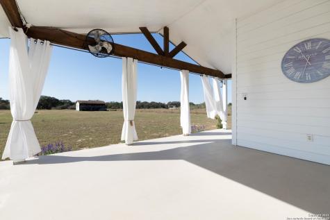 506 County Road 6723 Natalia TX 78059