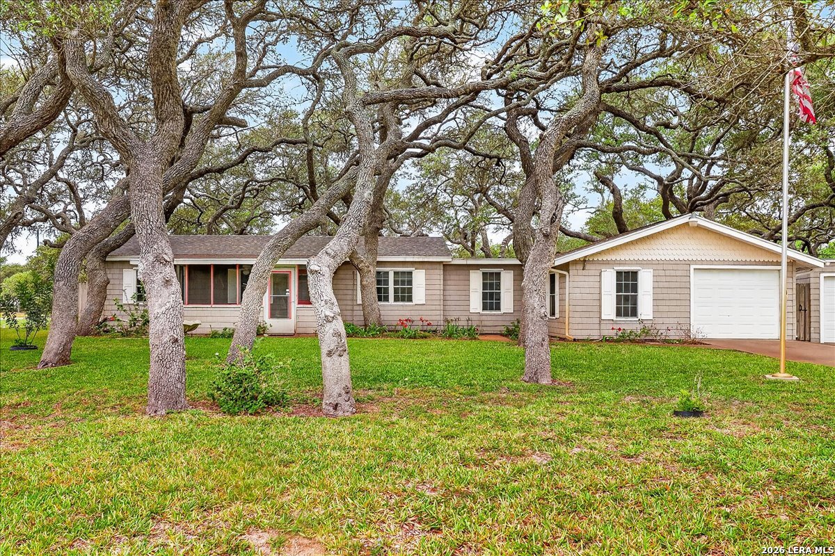 1521 S Mathis Rockport TX 78382
