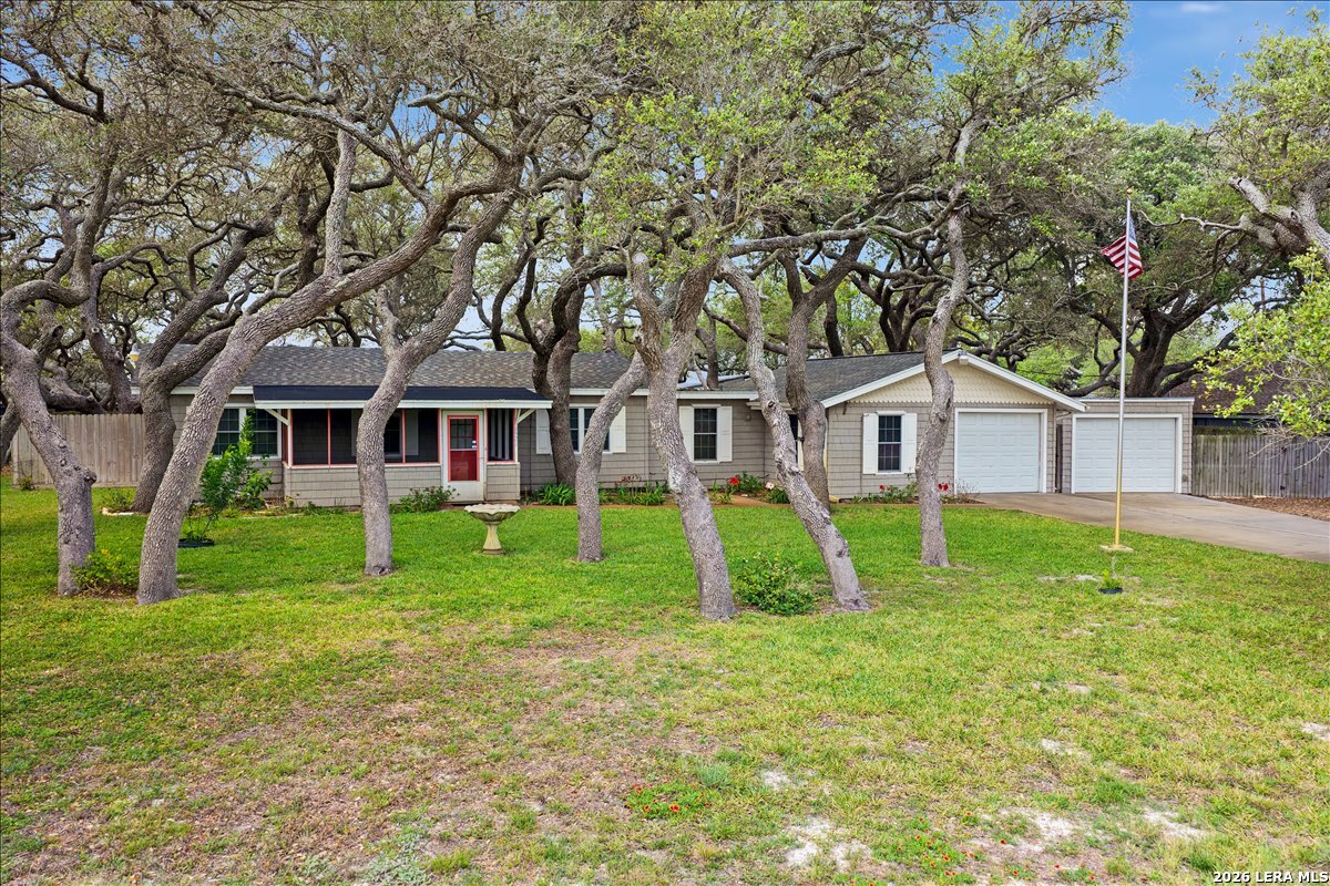 1521 S Mathis Rockport TX 78382