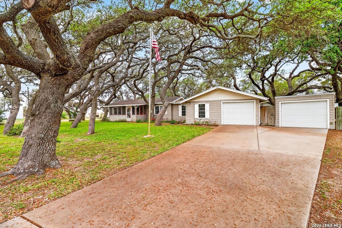 1521 S Mathis Rockport TX 78382