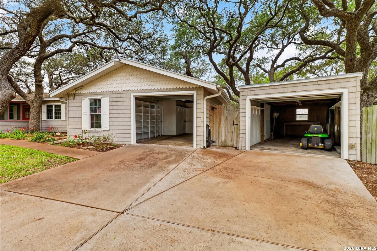 1521 S Mathis Rockport TX 78382