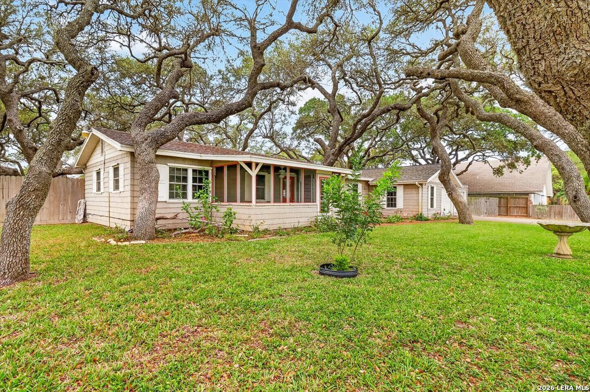 1521 S Mathis Rockport TX 78382