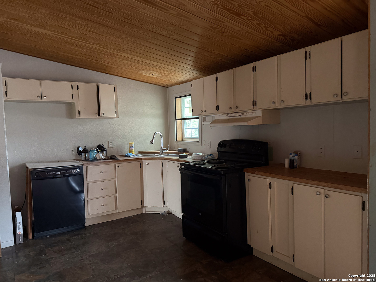 473 Mills Pipe Creek TX 78063