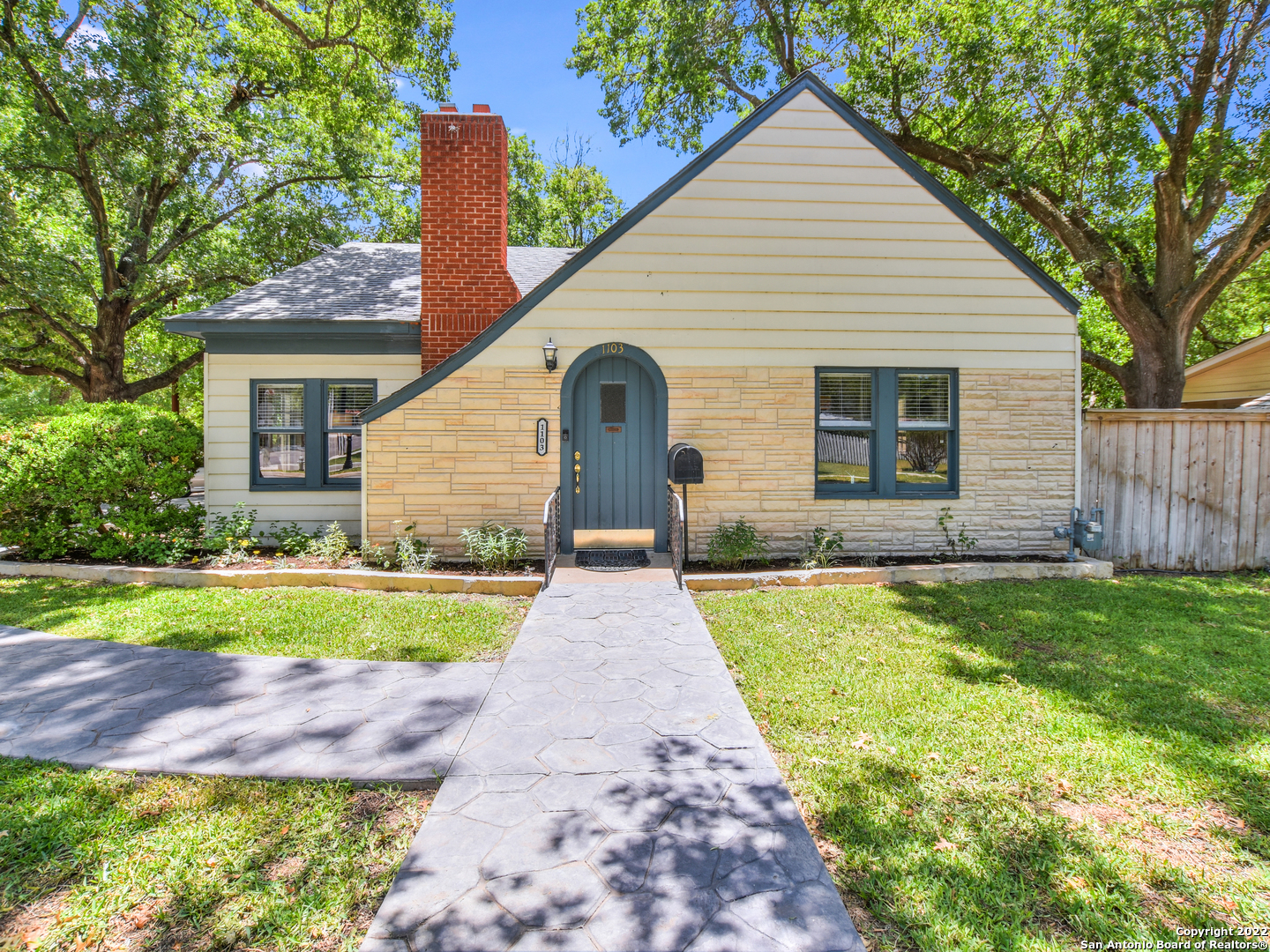 1103 W Hopkins Street San Marcos TX 78666