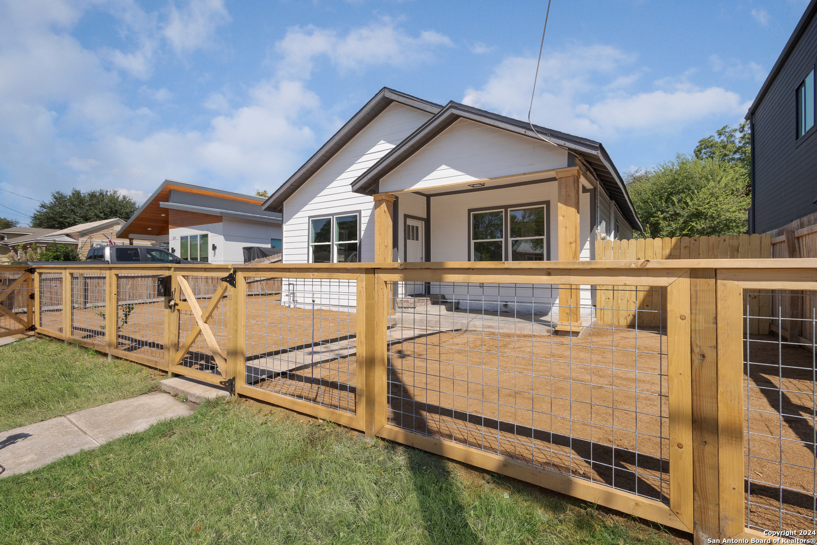 207 W Lubbock Street San Antonio TX 78204