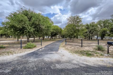 532 Flower Trail Loop Floresville TX 78114