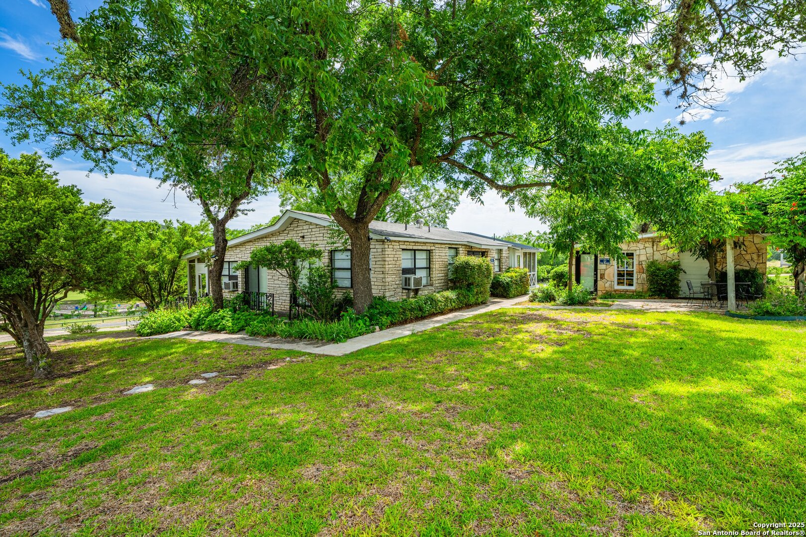 1120 Highway 39 Ingram TX 78025