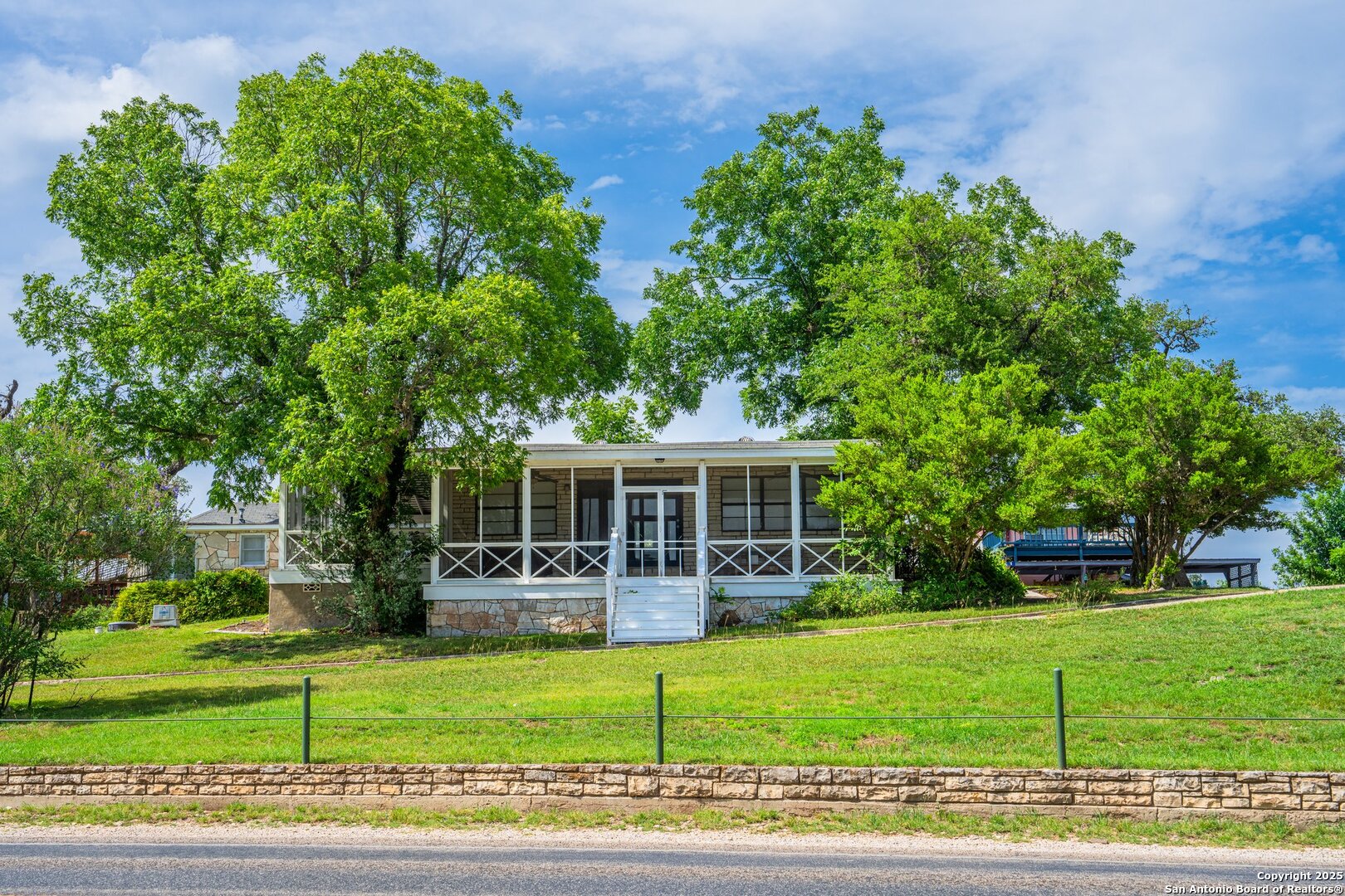 1120 Highway 39 Ingram TX 78025