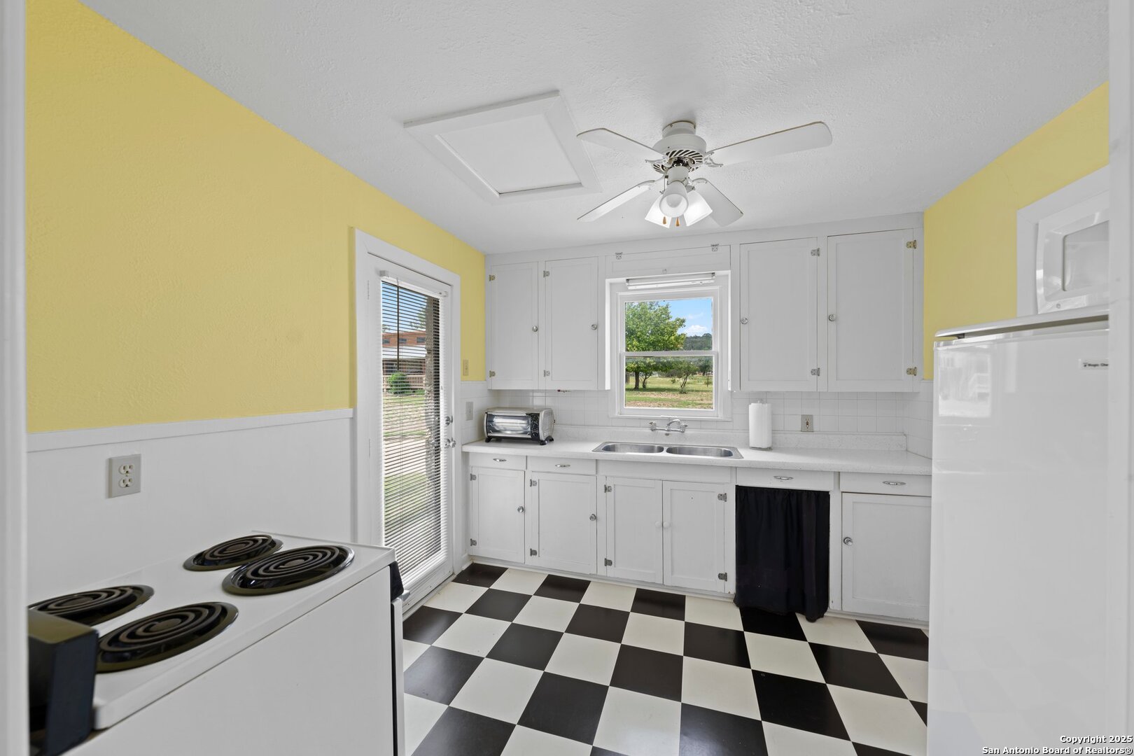 1120 Highway 39 Ingram TX 78025