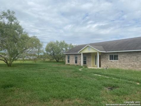 455 Country Trail Pleasanton TX 78064
