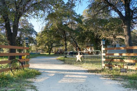 106 Misty Oaks Lane Floresville TX 78114