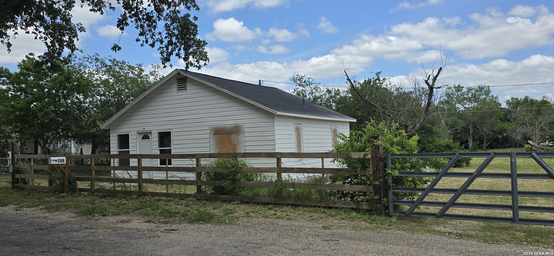706 Devine Drive Devine TX 78016