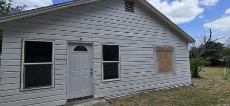 706 Devine Drive Devine TX 78016