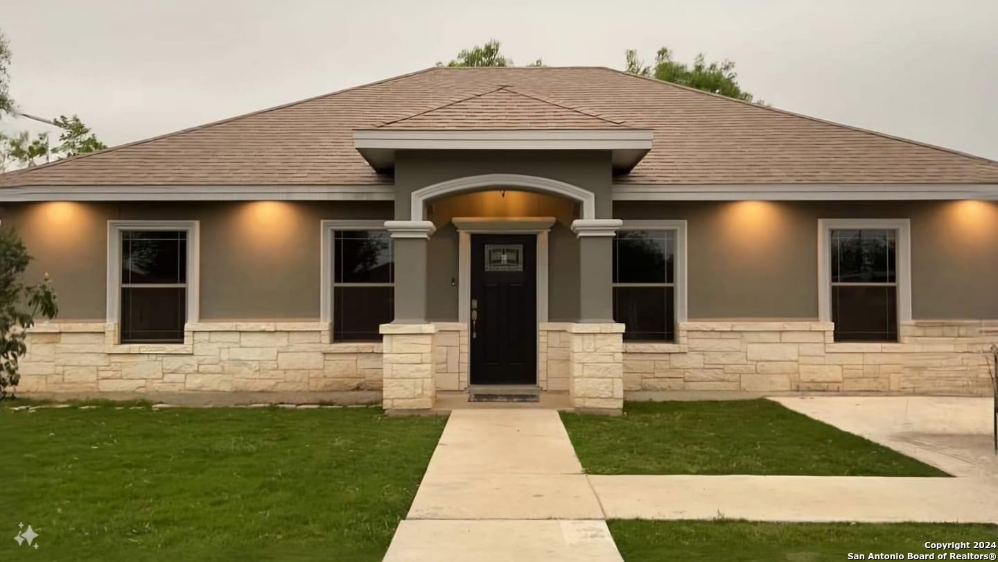 110 Rio Grande Street Uvalde TX 78801