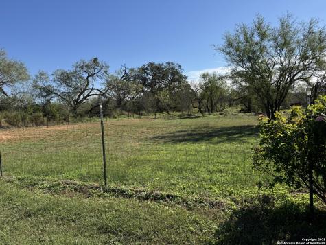 340 Mourning Dove Floresville TX 78114