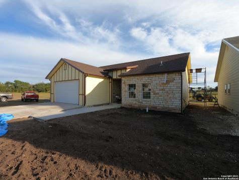 2207 22nd Street Hondo TX 78861