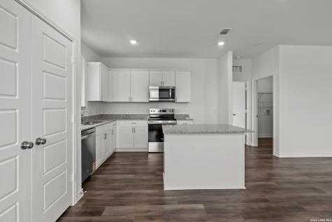 1230 Los Mochis Avenue Converse TX 78109