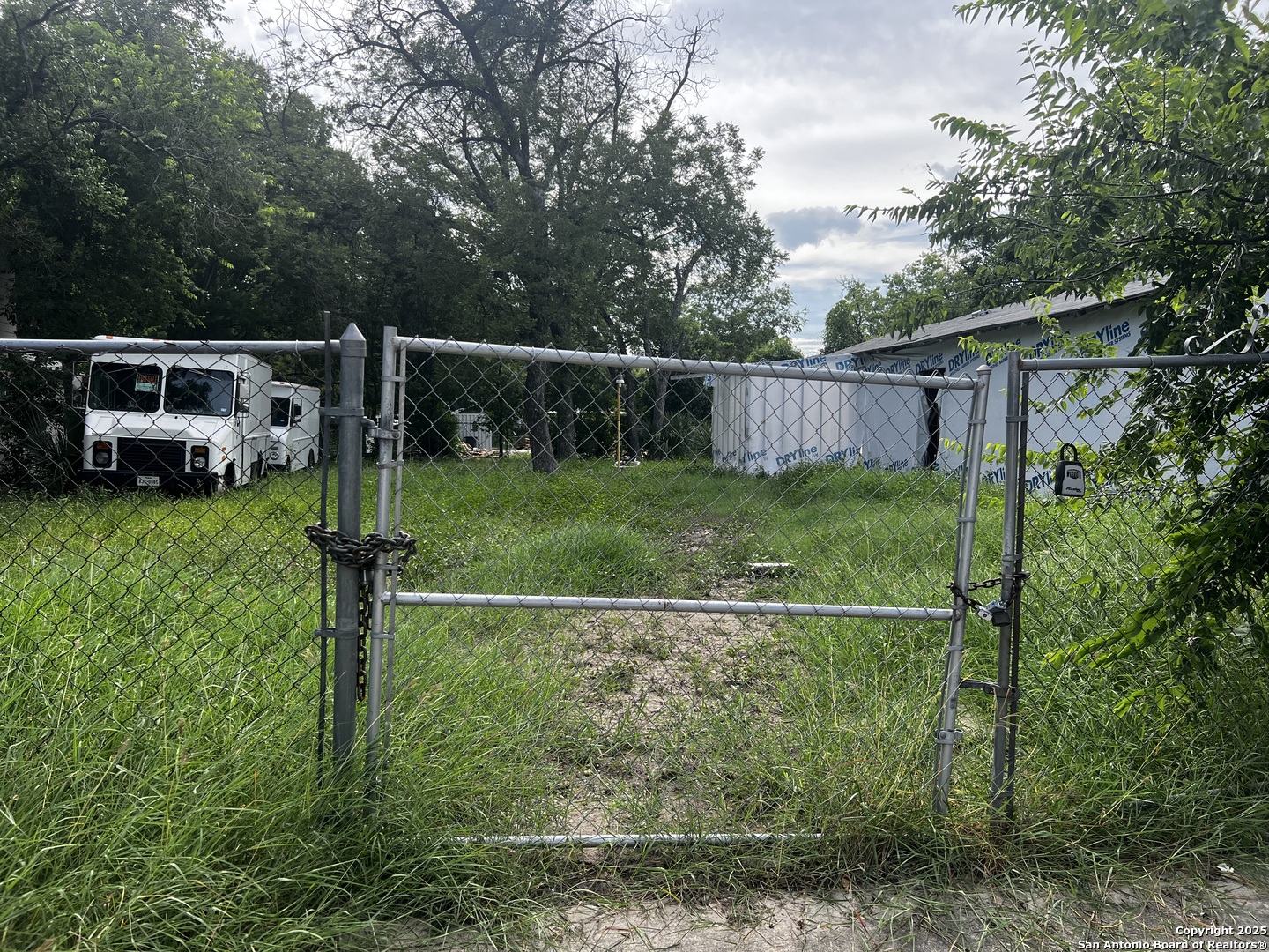 307 S San Bernardo San Antonio TX 78237