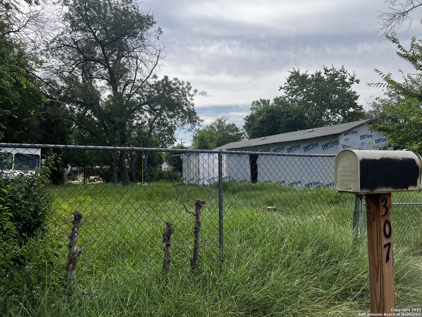 307 S San Bernardo San Antonio TX 78237