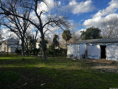 307 S San Bernardo San Antonio TX 78237